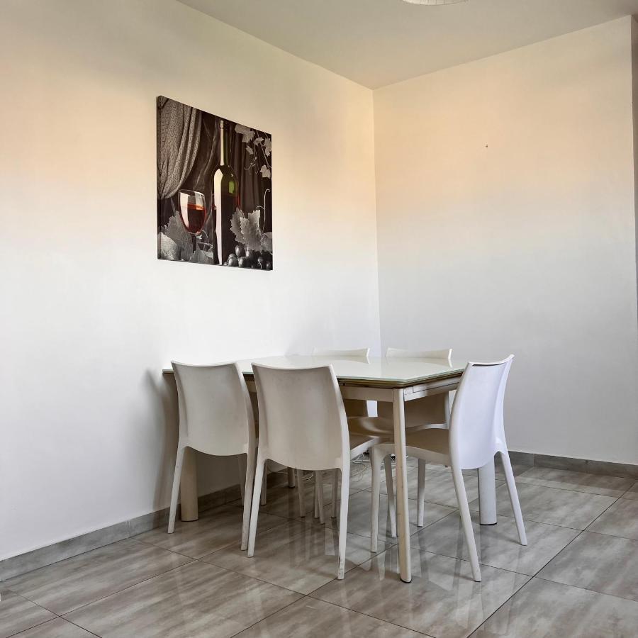 F4 Room 3, Private Room Two Single Beds Shared Bathroom Msida Exteriér fotografie